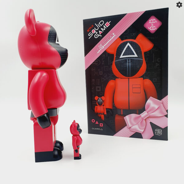 BE@RBRICK SQUID GAME GUARD TRIANGLE 400% 100% - Side View
