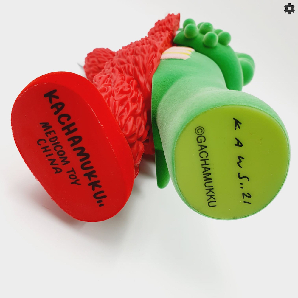 KAWS KACHAMUKKU Vinyl Figure Green/Red