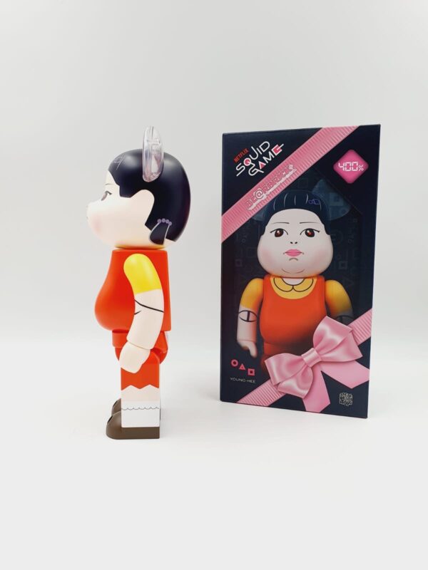 Be@rbrick Squid game Young Hee 400% Bearbrick 2024 - immagine 9